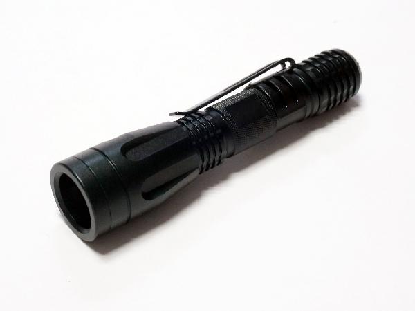 Kiểm tra bán hot trọng lượng nhẹ 2AAA Saline heavy duty pin handy trắng IP67 thời gian làm việc dài bút nhỏ led torch