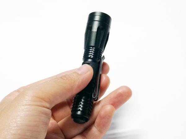 Kiểm tra bán hot trọng lượng nhẹ 2AAA Saline heavy duty pin handy trắng IP67 thời gian làm việc dài bút nhỏ led torch