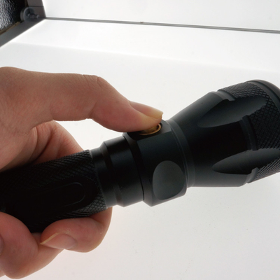 Tough Handheld Lặn LED Đèn pin 600 Lumens Với Push Button Chuyển
