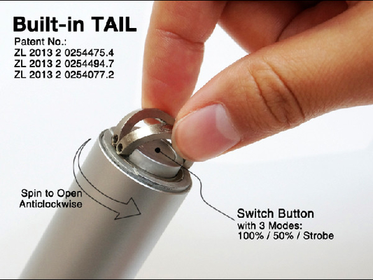 Nhãn hiệu tùy chỉnh LED Keychain Đèn pin 140 Lumen Với Pin 3AAA