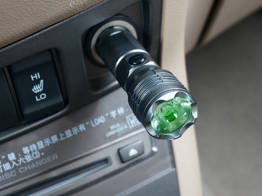 Chuyển đổi nút nhấn có thể sạc lại bằng đèn LED màu đỏ / bạc Starlite EDC