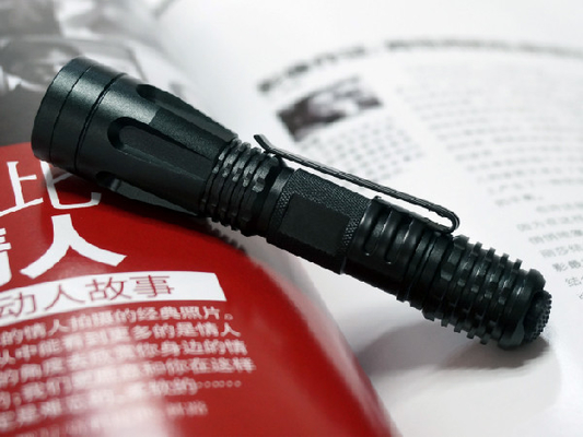 Hộ gia đình IPX7 Cree chống thấm nước Led Đèn pin chiến thuật Push Button Chuyển