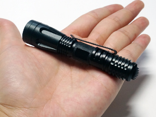Tuyệt vời Mini LED Keychain Đèn Pin IPX7 Khả Năng Chịu Nước 0.5 Wát Công Suất Đầu Ra